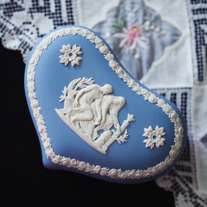 1970年英国 Wedgwood jasperware 心方形浮雕 饰物盒 - 其他 - 陶 蓝色