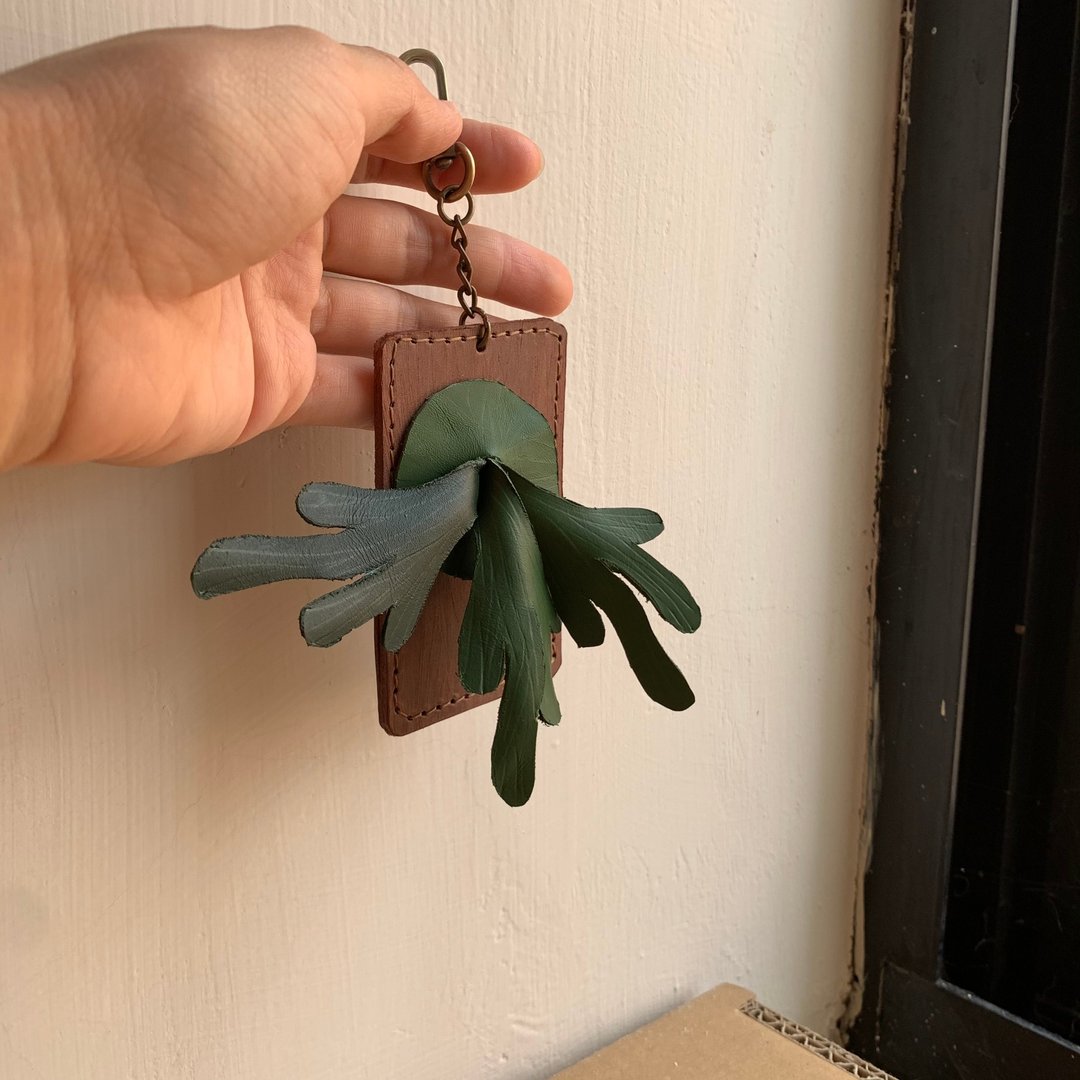 牛皮制鹿角蕨 植物系钥匙圈 原创设计 纯手工制作 - 钥匙链/钥匙包 - 真皮 