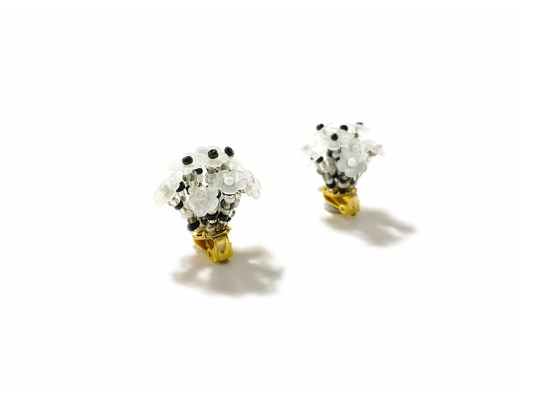 黑白透明立体迷你花花耳夹 - 耳环/耳夹 - 塑料 透明