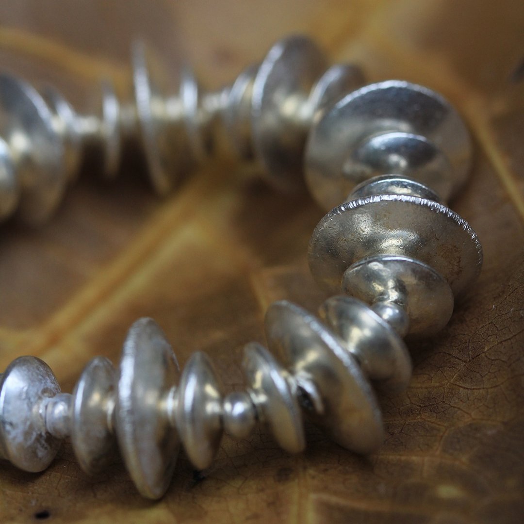 Handmade silver disks beaded bracelet (B0058) - 手链/手环 - 银 银色