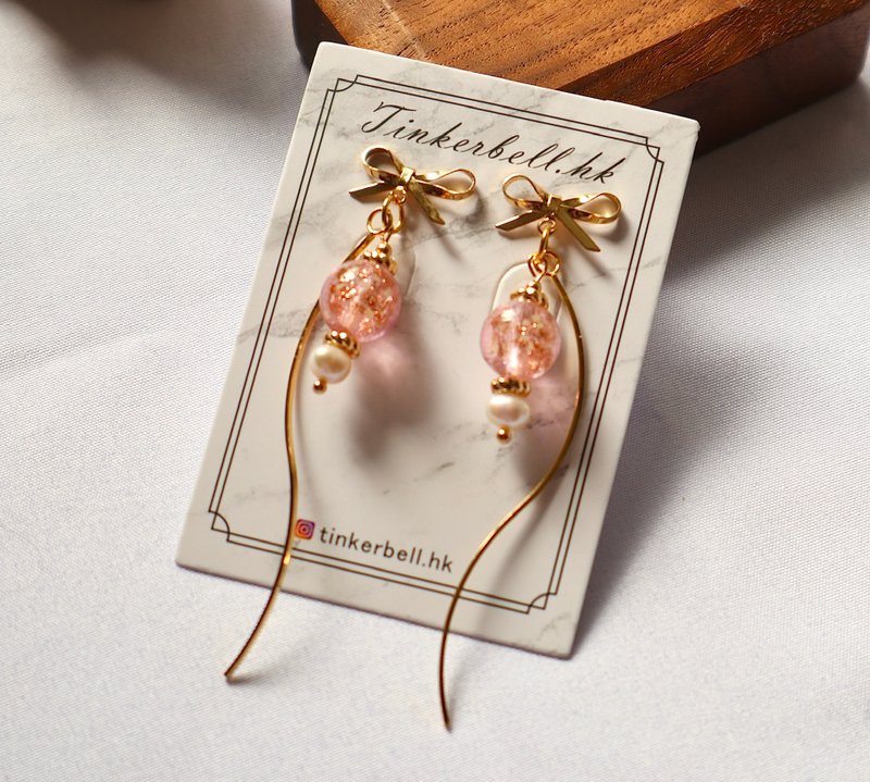 【夜光 l 甜美系列】粉红夜光蝴蝶结 淡水珍珠 防敏感耳环 - 耳环/耳夹 - 其他金属 金色