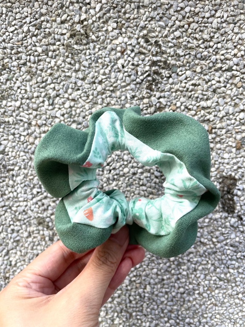 Chez。小物系列 - 麂皮绒制发圈-且末绿 - 发饰 - 聚酯纤维 绿色