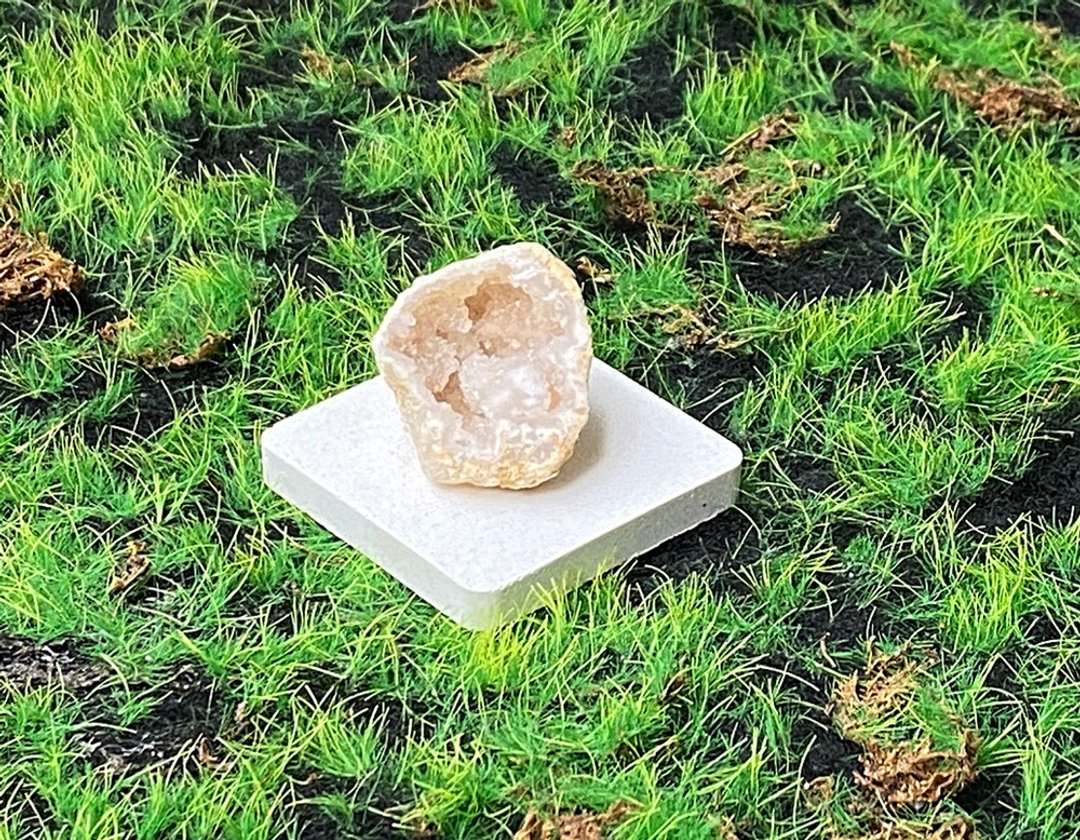 玛瑙白晶花球洞| 招财开运 净化磁场 | 快速出货 办公室风水摆件 - 摆饰 - 水晶 多色