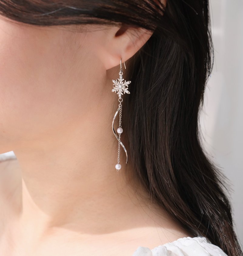 雪花 曲线珍珠耳环 925银针 - 耳环/耳夹 - 其他材质 白色