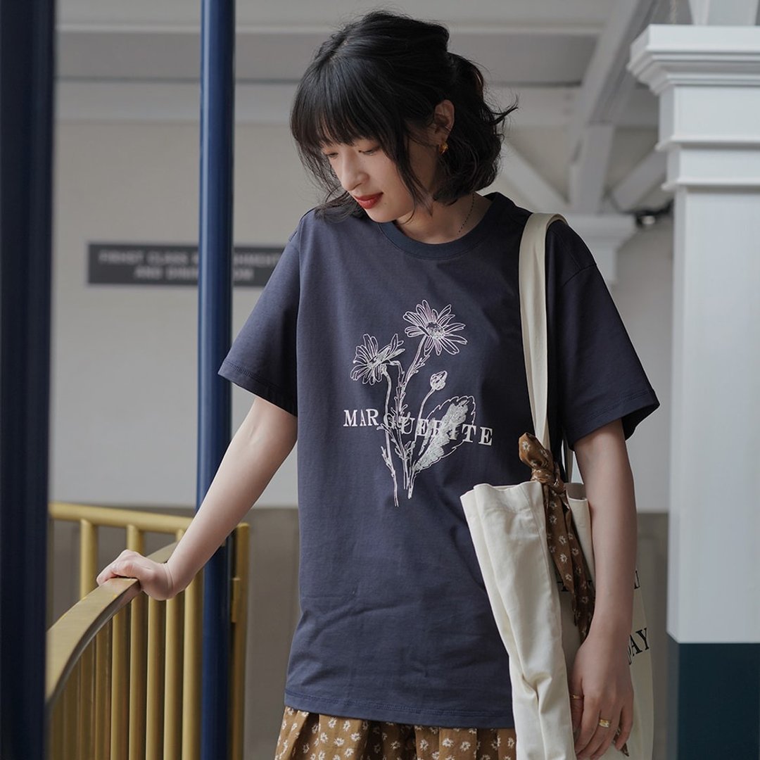 日系BM风印花T恤|T恤|夏款|藏青色|棉|Sora-715 - 女装 T 恤 - 棉．麻 