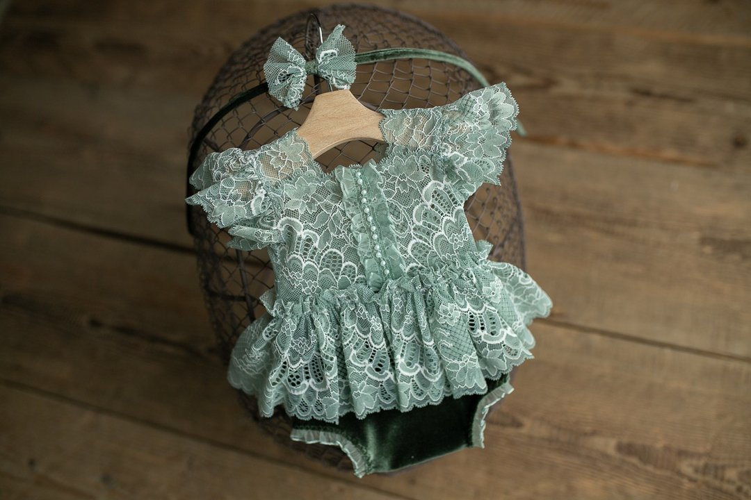 适合新生女孩的绿色连身衣：小女孩的完美服装 - 婴儿饰品 - 其他金属 绿色