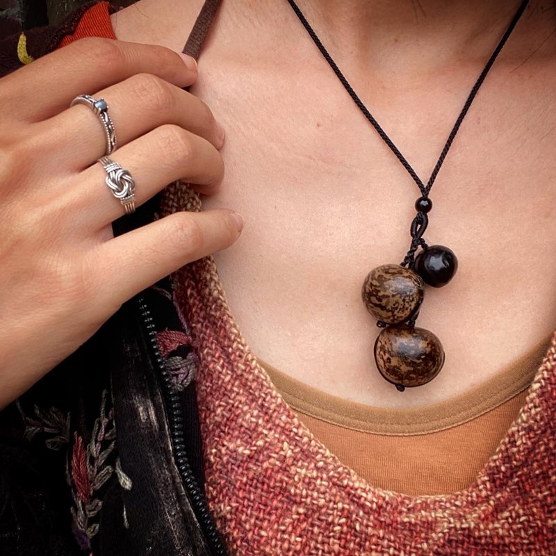 【Lost and find】 天然 野生 太阳子 木鱼果 菩提 果子 颈链 - 项链 - 宝石 咖啡色