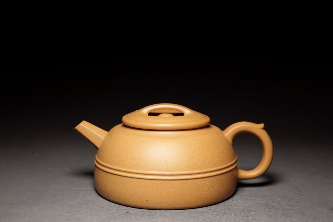 【腰玉线圆】炎黄大地艺术 龙山堂 传统手工制壶 本山绿 190cc - 茶具/茶杯 - 陶 卡其色