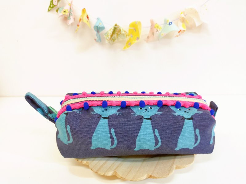 蓝猫胖胖包化妆包收纳包笔袋 - 化妆包/杂物包 - 棉．麻 