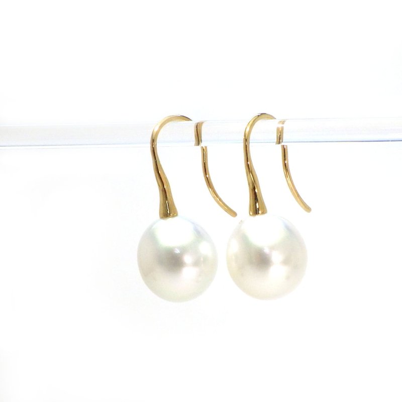 White south sea pearl hook earrings K18 yellow gold - 耳环/耳夹 - 珍珠 