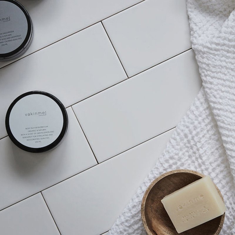 【即期品特惠】滋润身体霜 青柠与佛手柑 250 ml - 日霜/晚霜 - 浓缩/萃取物 