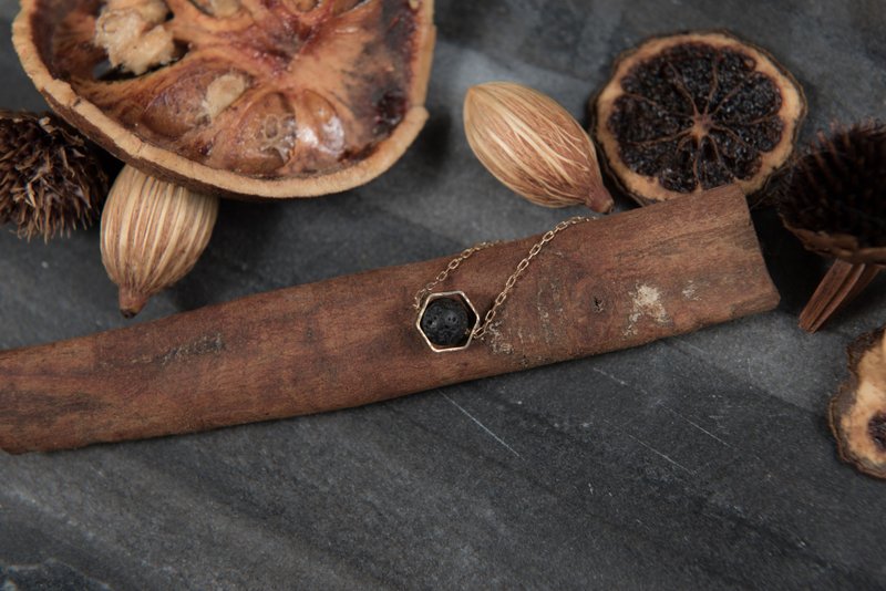 乘着黄铜飞船来的陨石-六角型座舱 项链 - 项链 - 其他金属 黑色