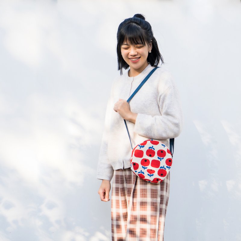 圆型斜背包 可调背带长短  红苹果花 - 手提包/手提袋 - 棉．麻 多色