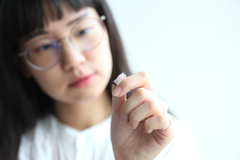 透明阶梯 夹式 耳环 文青黑 夏日清爽饰品 - 耳环/耳夹 - 玻璃 黑色