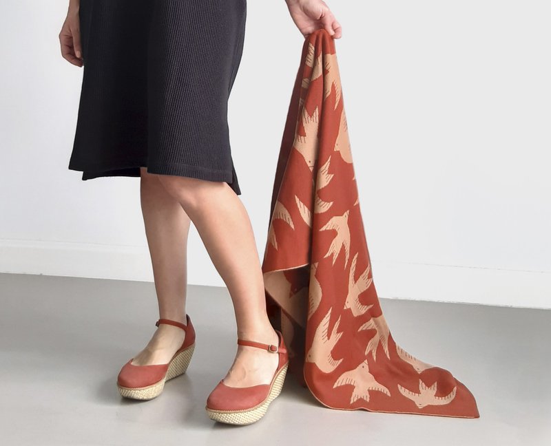 锈红色女士美利奴羊毛围巾，织有鸟类图案。高品质女士围巾 - 丝巾 - 羊毛 橘色