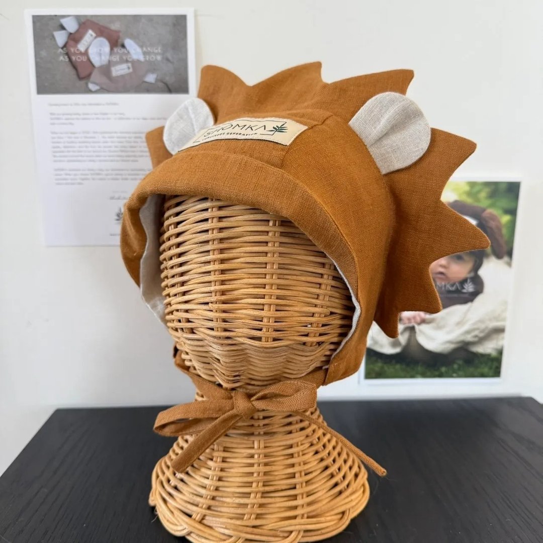SHÓMKA 狮子软帽 LION BONNET 47cm - 童装上衣 - 亚麻 橘色
