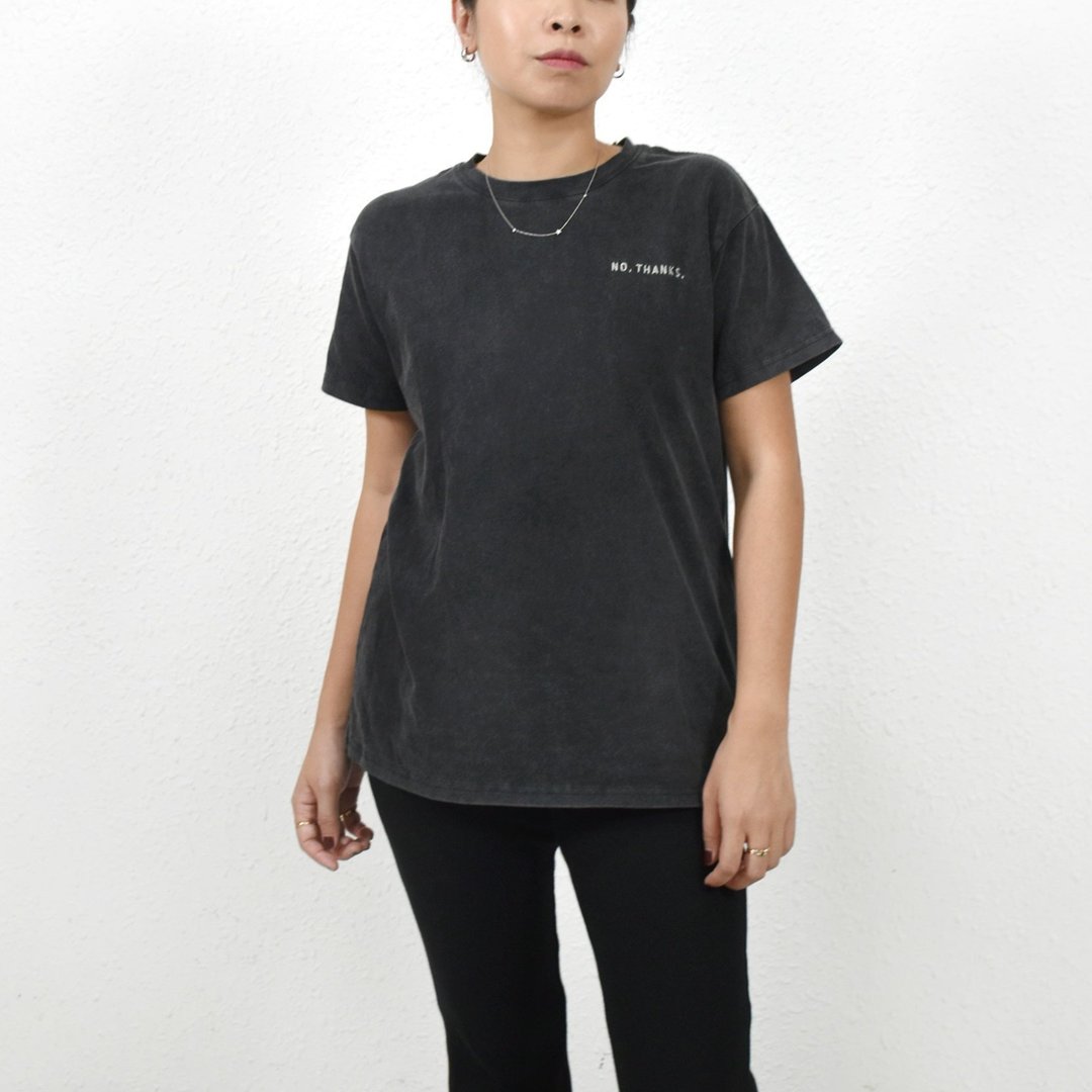 'No.Thanks' Tee 重酵素洗旧个性刺绣字句Tee - 女装 T 恤 - 棉．麻 黑色