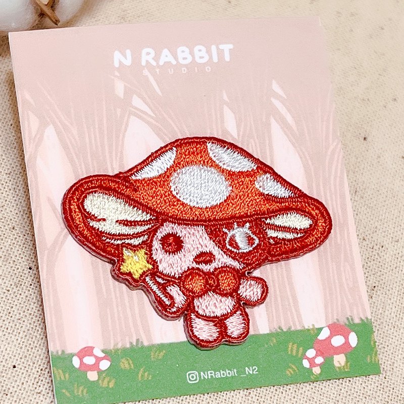 现货【N兔studio】贴布绣 - 蘑菇魔法使 - 徽章/别针 - 绣线 