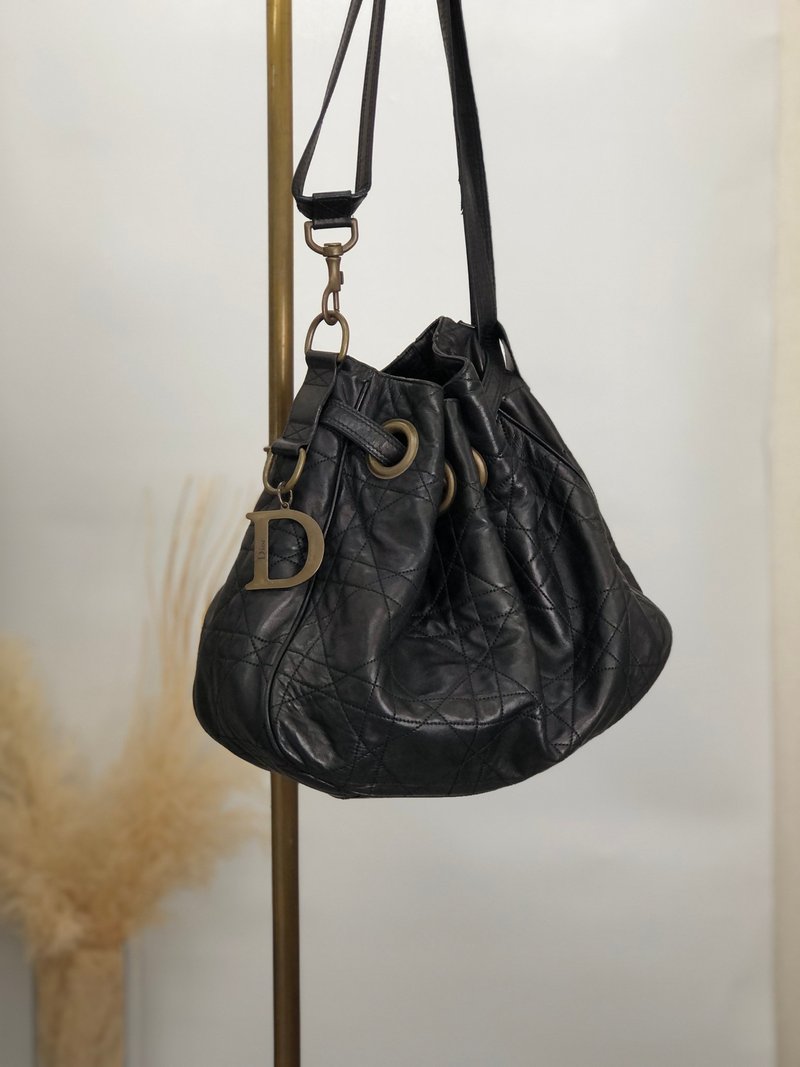 【日本直送，名牌包装】Christian Dior Cannage 单肩包黑Logo 图案皮革抽绳 Hobo Bag ryhx6x - 侧背包/斜挎包 - 真皮 黑色