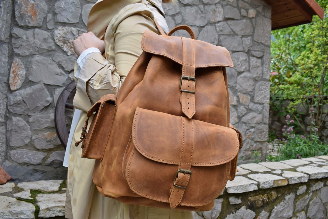 Mens Leather Backpack, Extra Large College Backpack, Handmade Waxed Leather Bag - 后背包/双肩包 - 真皮 咖啡色