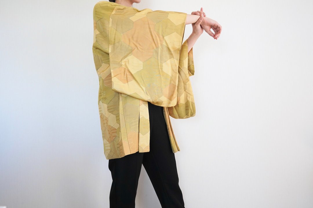 Japanese KIMONO, yellow kimono, silkhaori, authentic kimono, traditional kimono - 女装休闲/机能外套 - 丝．绢 黄色