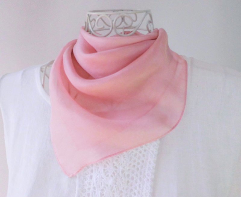 Plant dyeing, silk chiffon, scarf, square, madder dyeing - 丝巾 - 丝．绢 粉红色