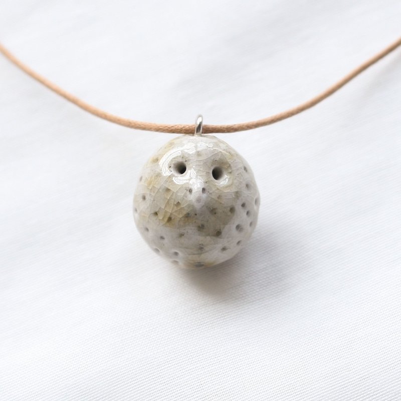 柴烧陶精油项链 灰点点猫头鹰 - 项链 - 陶 灰色