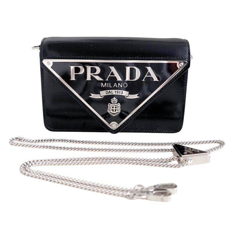 PRADA Sac Croisé en Cuir Verni Noir avec Logo Oversize (100 - 侧背包/斜挎包 - 真皮 黑色
