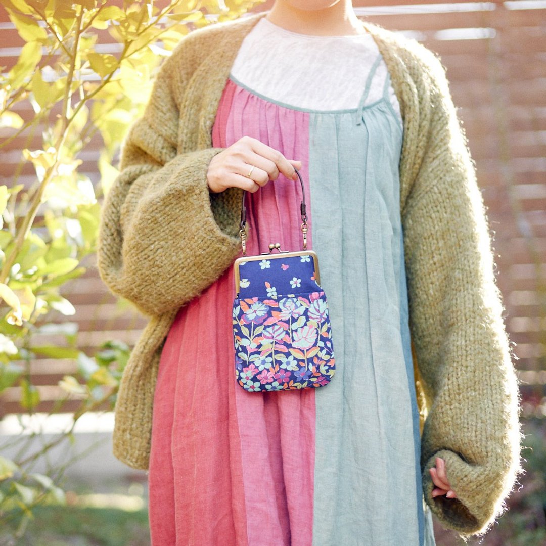 Gamaguchi Smartphone Pouch Hanabatake [Made in Japan] - 化妆包/杂物包 - 棉 蓝色
