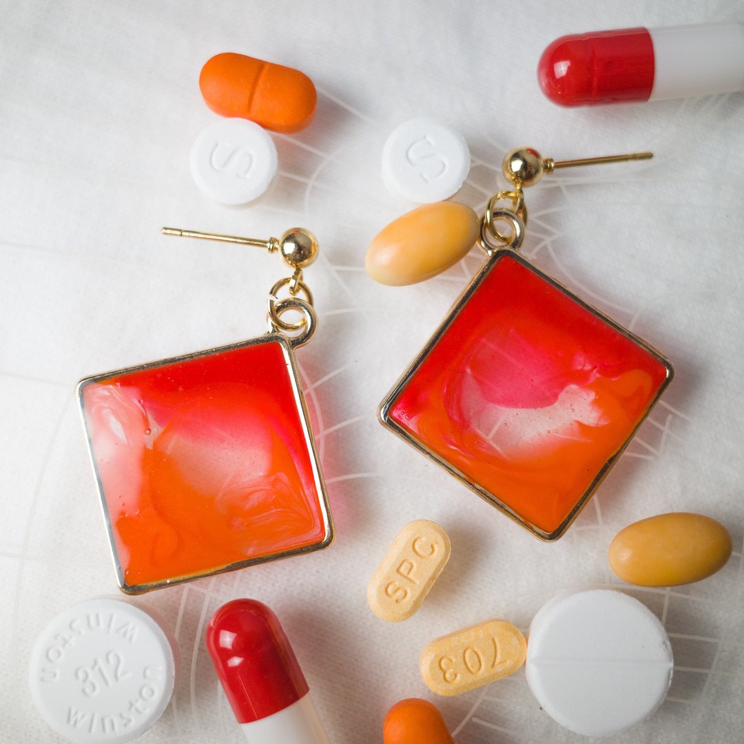 Pills 不是说好要一起去/看夕阳 日本 UV胶 耳环 饰品 - 耳环/耳夹 - 其他材质 红色