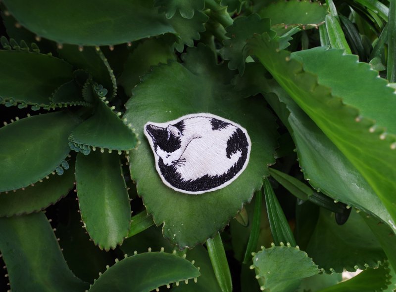 猫 刺绣别针 /刺绣贴(1个) __ 刺绣、圣诞礼物、插画、包邮 cat - 徽章/别针 - 绣线 黑色