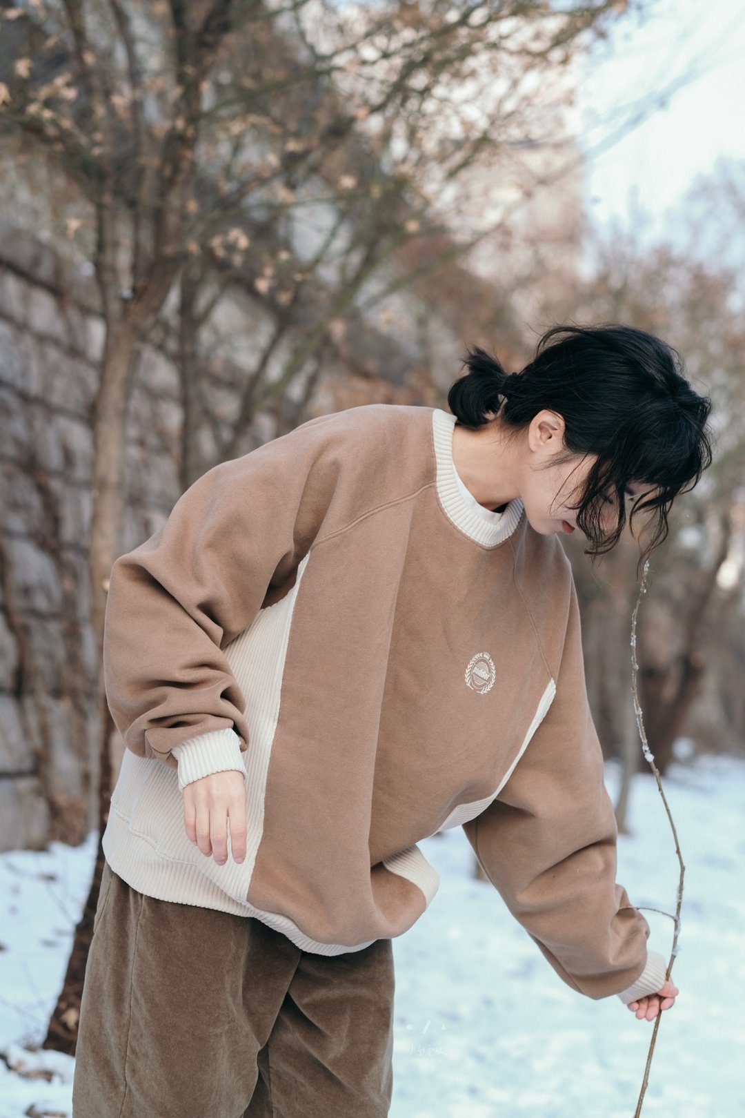 灯芯绒厚切棉拼接上衣 - 2色 - 拚米奶 - 女装 T 恤 - 棉．麻 咖啡色