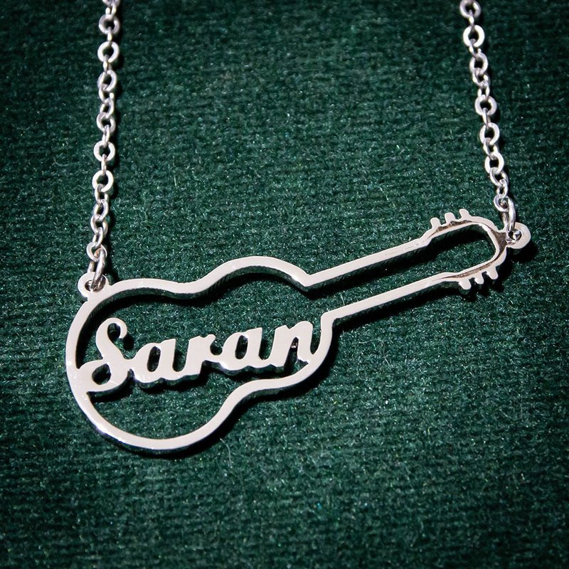 Custom name necklace in guitar pendant - 项链 - 铜/黄铜 银色