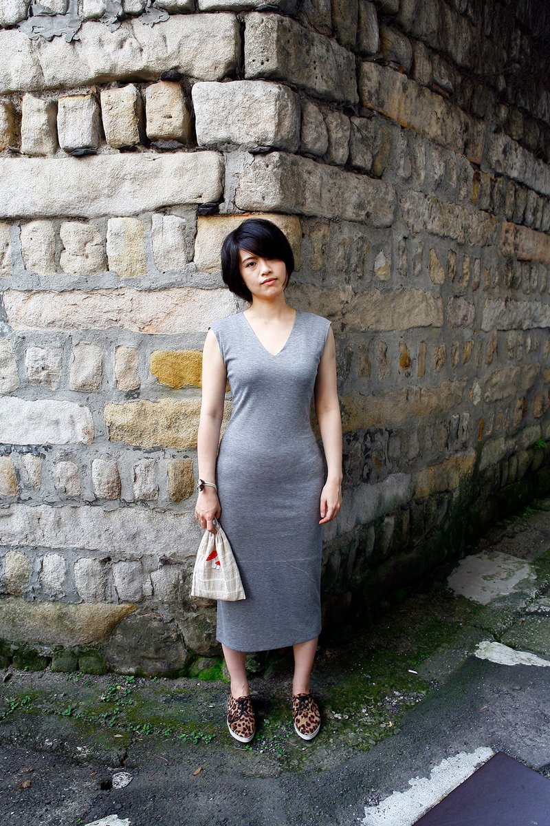 V领开衩弹性修身无袖洋装 - 洋装/连衣裙 - 聚酯纤维 灰色