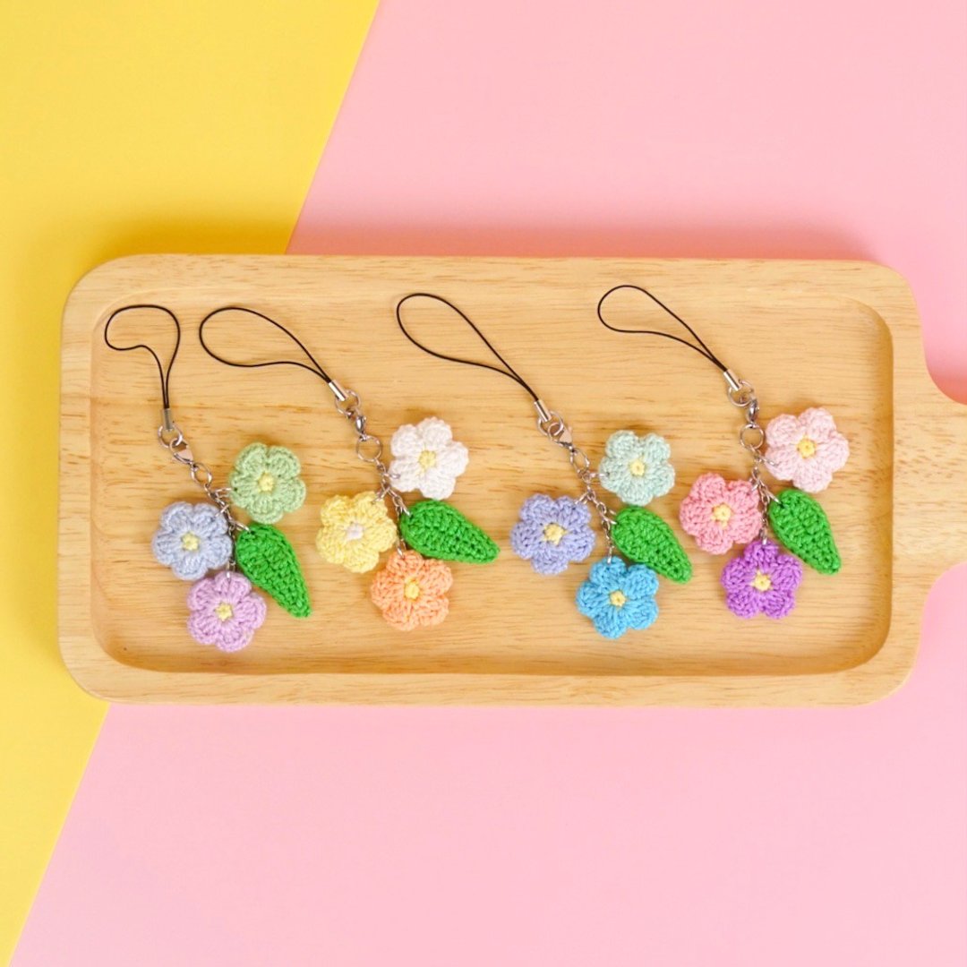 Flower keychain charm zipper  key ring key chain bag charm handmade gift - 吊饰 - 棉 多色