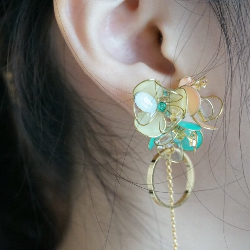 cLeAr Myflowers 手作透明花束耳环-订制款 可改夹 - 耳环/耳夹 - 树脂 多色