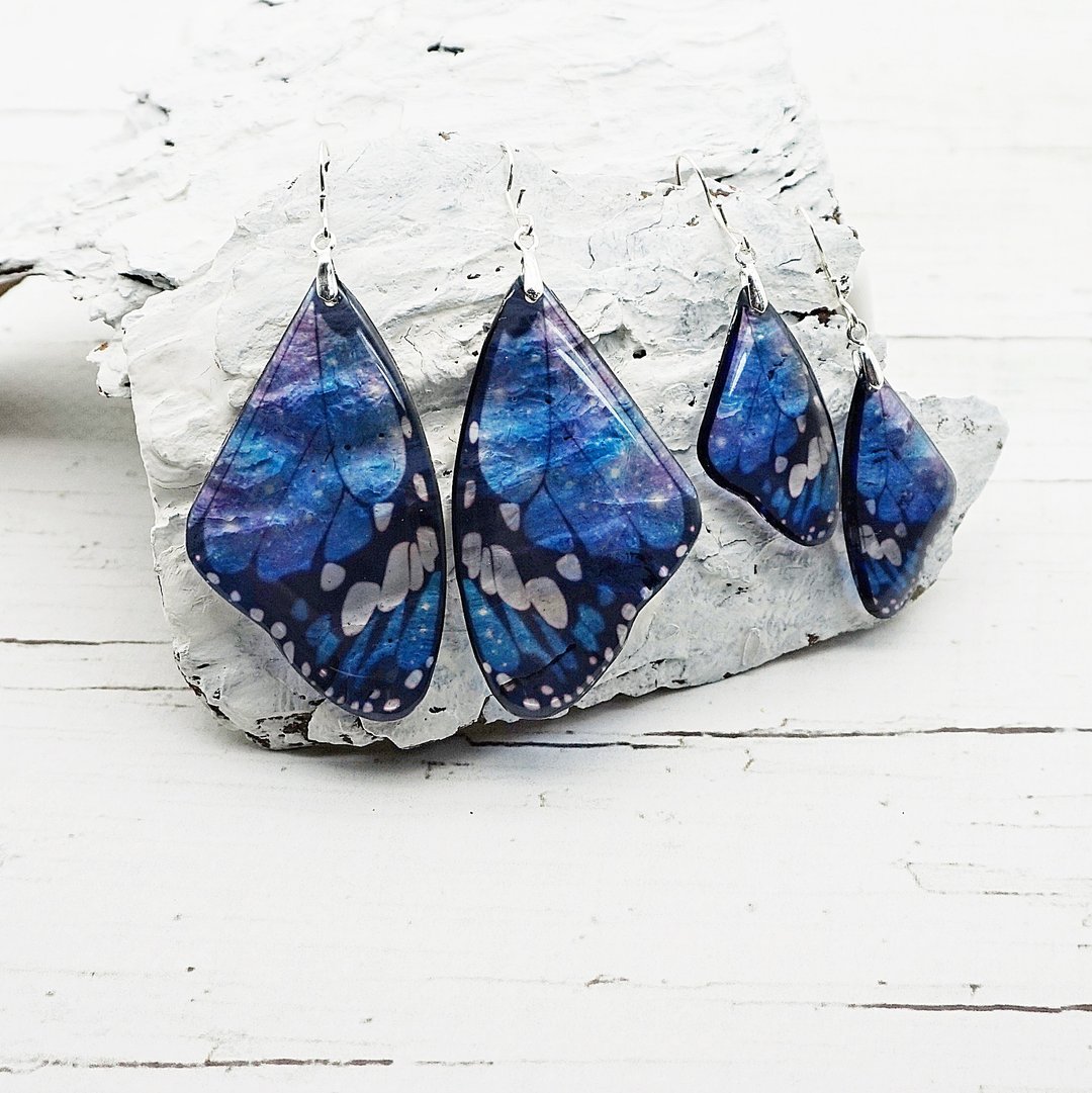 Blue space galaxy cosmic earrings clip on non pierced dangle butterfly wings - 耳环/耳夹 - 树脂 蓝色