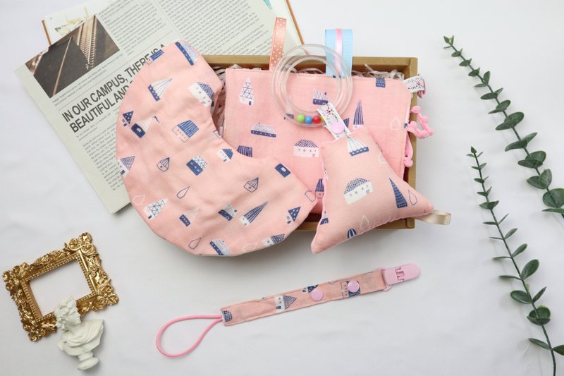 弥月礼盒:::八层纱口水巾 安抚巾 手摇铃 奶嘴链│小小房子 - 满月礼盒 - 其他材质 粉红色