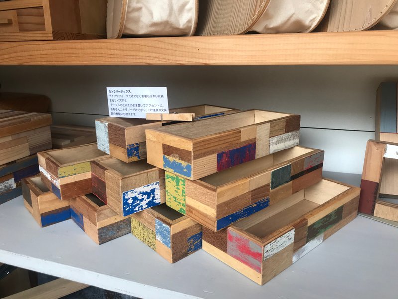 木质拼凑而成的餐具盒 - 餐刀/叉/匙组合 - 木头 