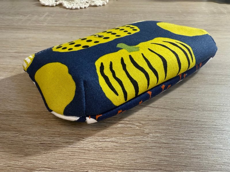 【现货】双色相遇/正反双配色手作拉链包/唯一款 NO3 鹅行暖果款 - 化妆包/杂物包 - 棉．麻 