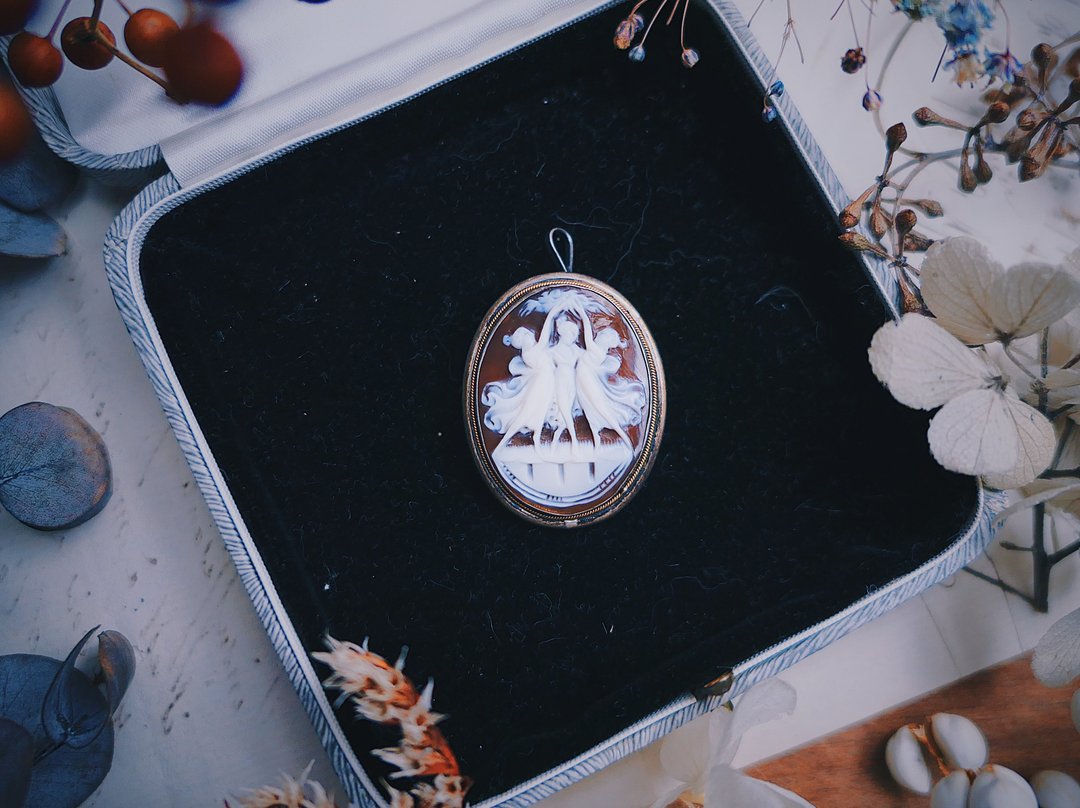 美惠三女神 贝壳浮雕两用胸针坠－欧洲古董首饰 Vintage Jewelry - 胸针 - 贝壳 