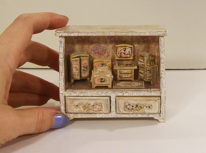 Miniature cabinet + tiny furniture in 1:12 scale. For doll House. - 其他 - 木头 多色