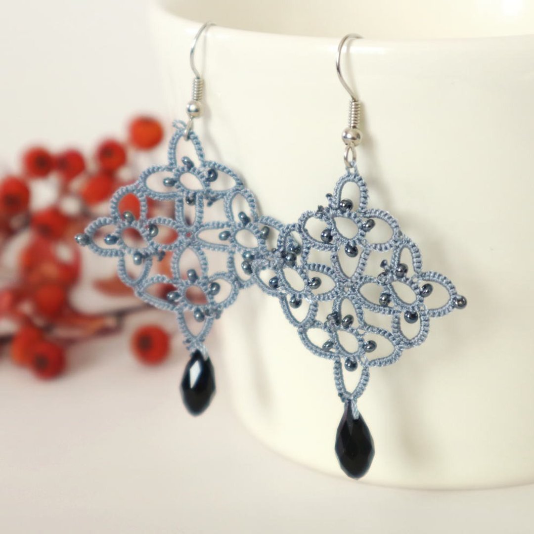 OYA Tatting lace Earrings - RHOMBUS- Charcoal Gray - 耳环/耳夹 - 其他人造纤维 灰色