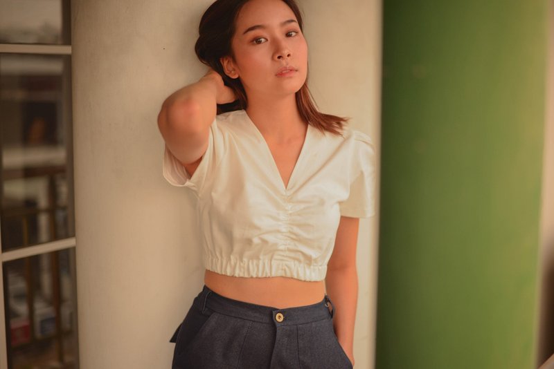 Highestjump BASIC V shirt - 女装上衣 - 棉．麻 白色