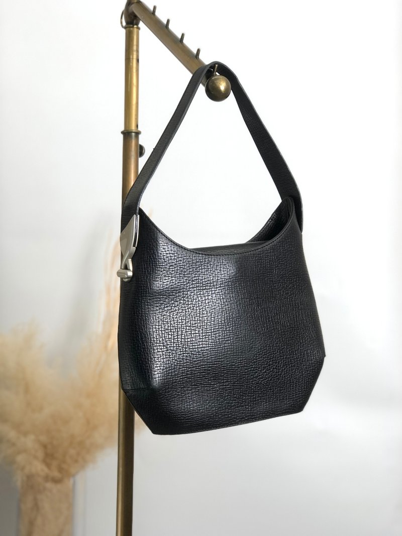 【 日本直送 名牌中古包 】LOEWE 罗威 侧背包 黑色 经典LOGO 皮革 单肩包 vintage 古董包 8bpxps - 侧背包/斜挎包 - 真皮 黑色