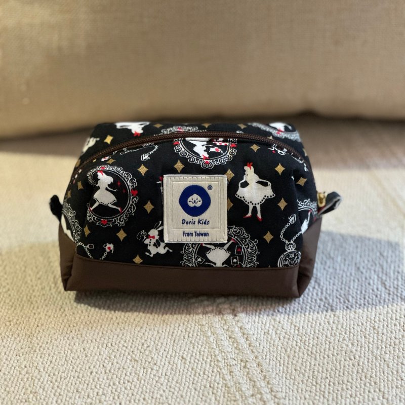 可可爱丽丝Chocolate Alice笔袋 化妆包 工具袋 杂物收纳小包 - 铅笔盒/笔袋 - 防水材质 咖啡色