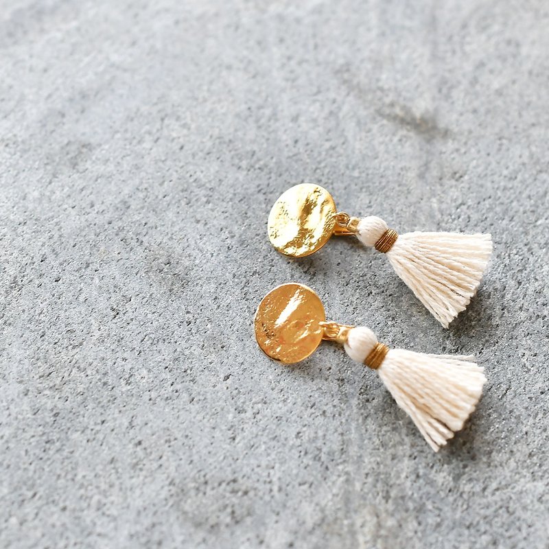 イヤリング/Italian Parts Tassel Clip-on-earrings - 耳环/耳夹 - 棉．麻 白色
