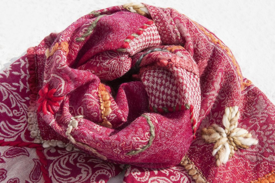 刺绣羊毛披肩/针织围巾/刺绣围巾/羊绒披巾/喀什米尔Cashmere-花 - 围巾/披肩 - 羊毛 多色