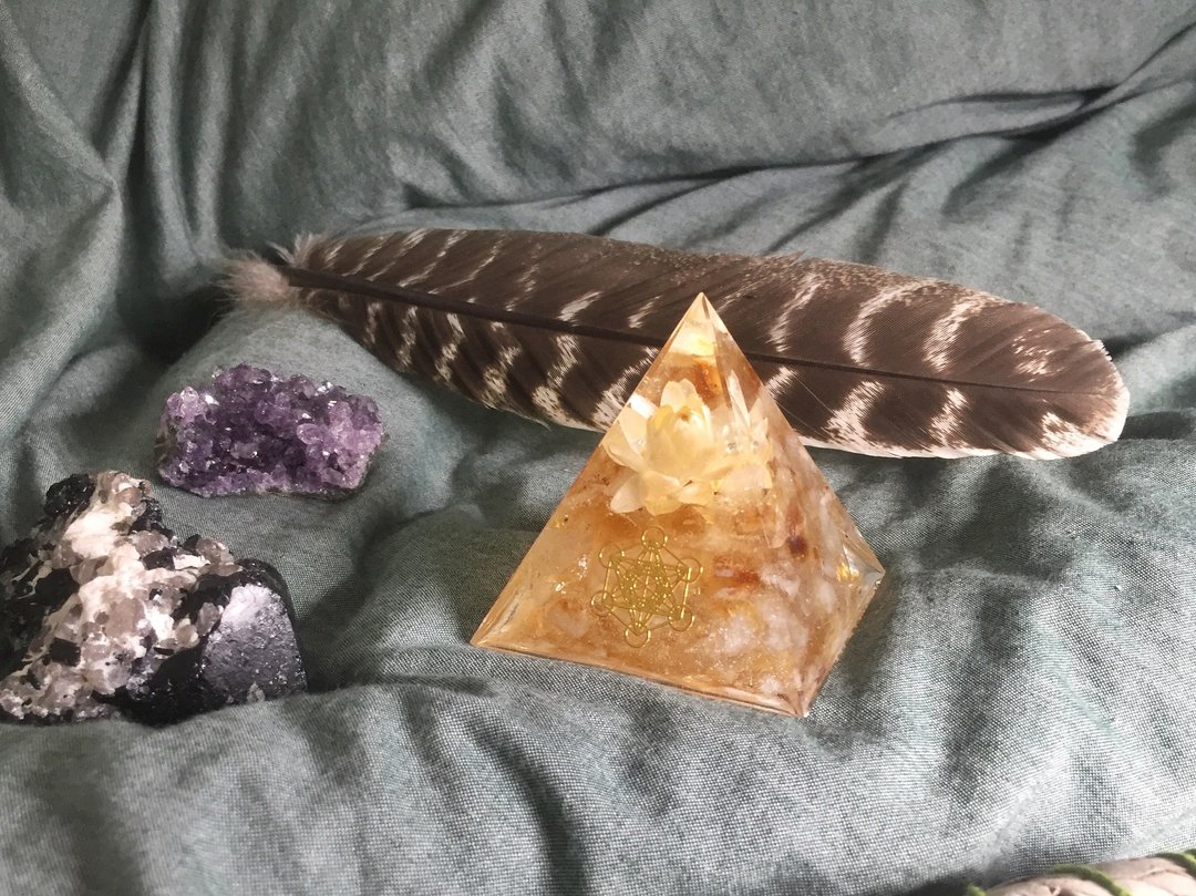Orgonite 干燥花能量塔 － 麦杆菊、黄水晶 - 摆饰 - 宝石 黄色