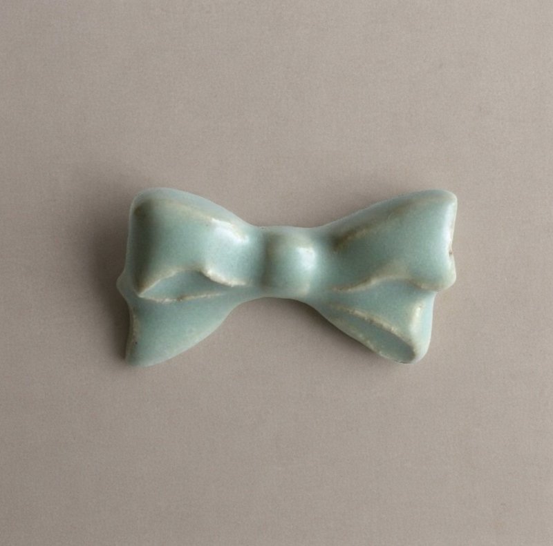 陶瓷胸针 爱丽丝丝带 - 胸针 - 陶 蓝色